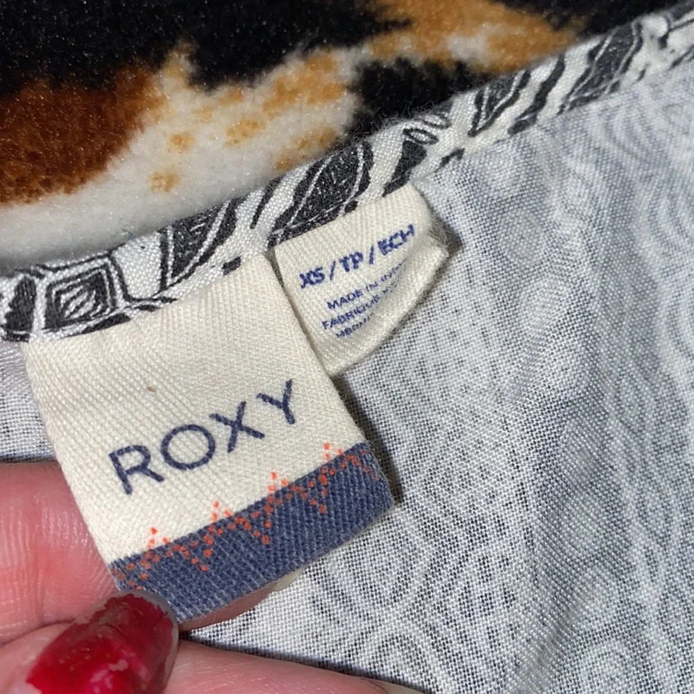 3/$30 Roxy Boho Style Top - Picture 5 of 10
